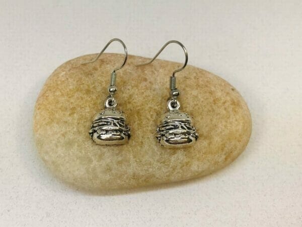 HamburgerCharmEarrings_71e2083a-885d-4541-ba48-868fc3157691 quest burger food charm