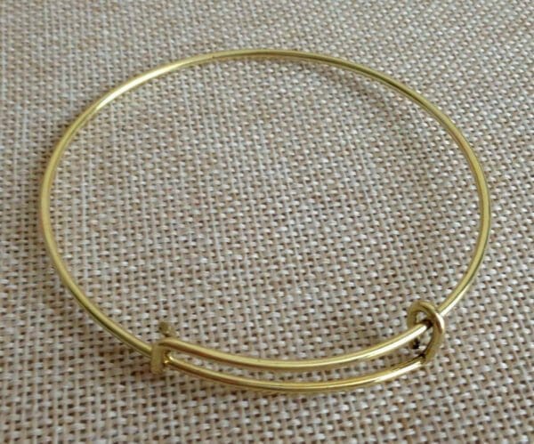 IMG_0586_8e9d6b36-4072-4083-86aa-6eed8daad948 wholesale gold color bangle