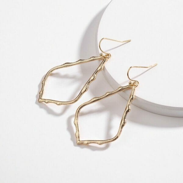 Fancy Wire Flower Gold earrings