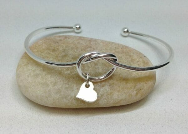 bridesmaid_heart_love_knot_bangle_silver_61107136-dd34-4d39-9556-9afc60ecf114 bridesmaid gift