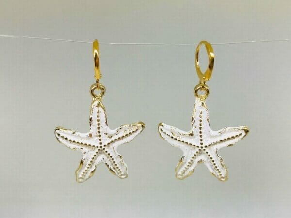 huggiestarfishearring white enamel star fish earrings