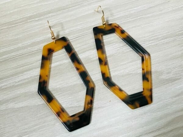 tortoise_geometric_earrings Resin handmade earrings