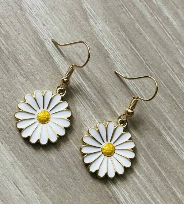 white_daisy_earrings daisy earrings